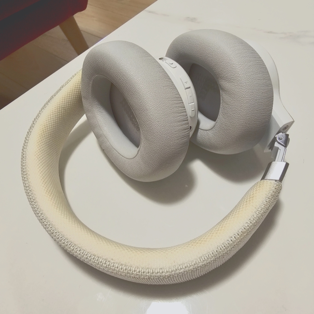 JBL Live 660NC Wireless Over-Ear Bluetooth Headphones